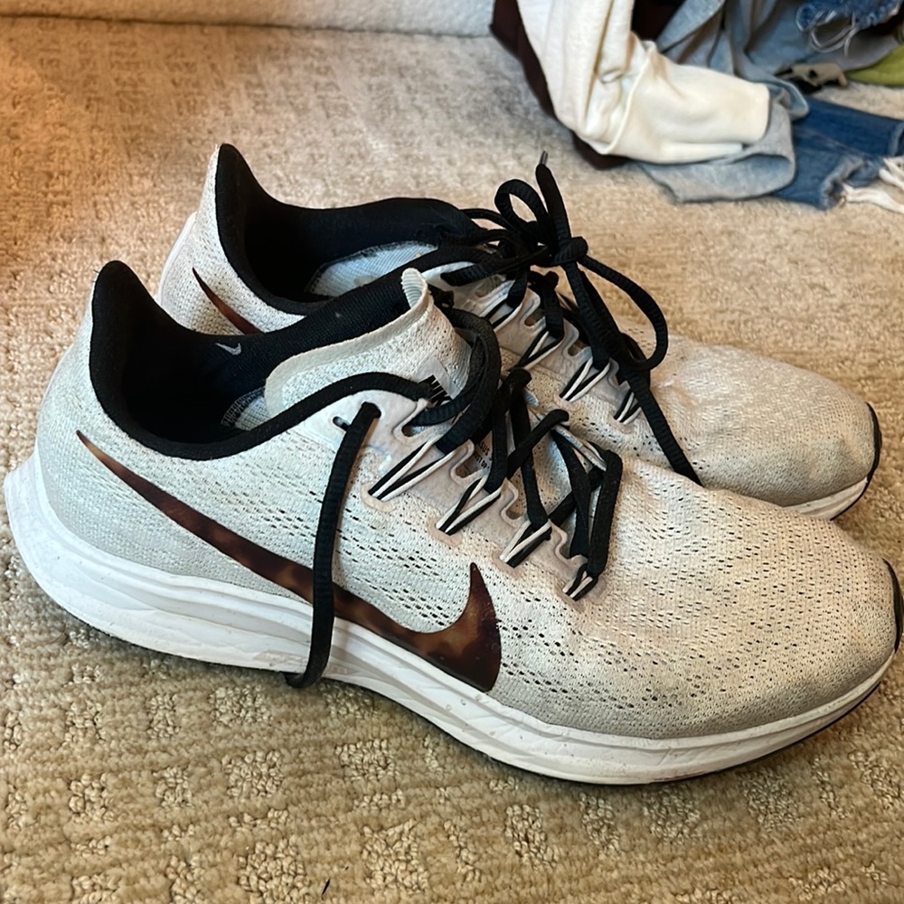 Womens Nike white and tortoise zoom